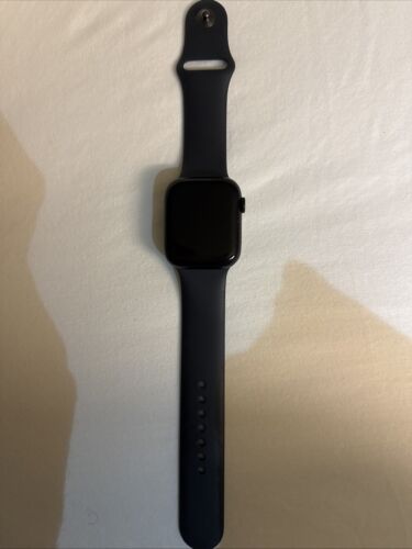 Square Smartwatch: Minimalist Design, Sleek Black Strap, Wireless Charging